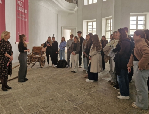 Panjske končnice kot vizualna sporočila svojega časa